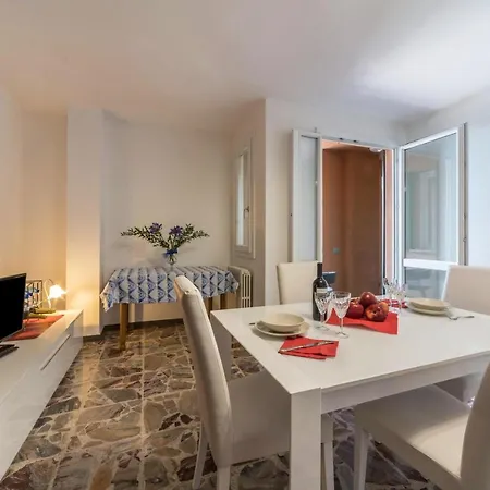 The House With Red Sunsets Appartement